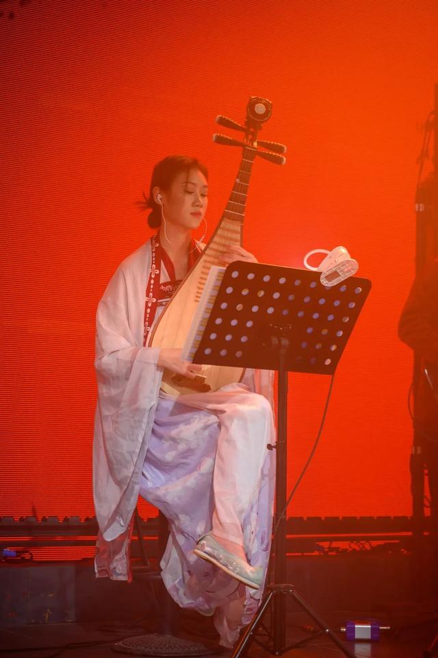 2月23日丨百万抖音红人韩尚霏邀你来拾叁唐Livehouse酒吧听歌！