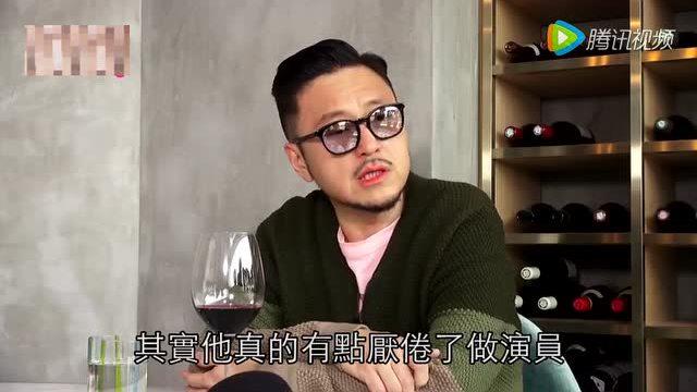 还记得《食神》里的唐牛吗？帮星爷改剧本被逐出师门，现江郎才尽