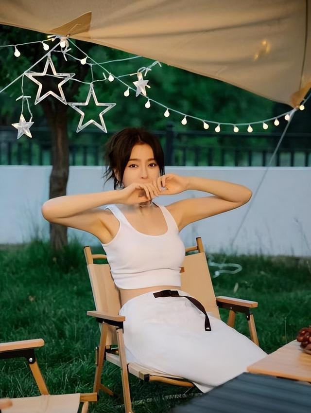 秦岚“钻石胸”大到藏不住,网友:这身材我酸了,这是谁的专属?