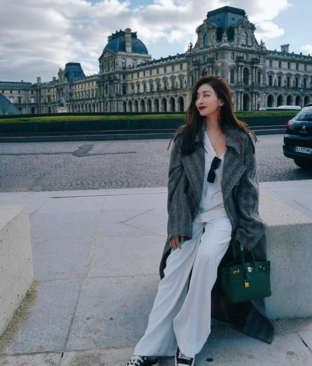 91年的她，这脸蛋，身材，妥妥气质女神，4个动作，练同款美腿