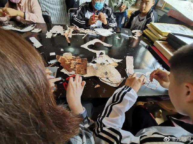 阿尔山白狼镇：树皮画画出脱贫新希望