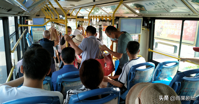 倚老卖老！新疆老太影院对女子大打出手，网友：哪吒3魔奶闹影院