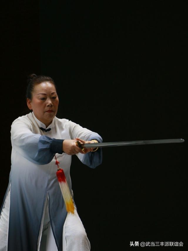 练太极拳2、3年后,为何很多人都会偷偷去学武当太极剑和玄门剑?