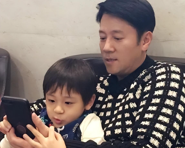 蔡国庆：弟弟娶了个俄罗斯老婆，我和妻子托起白发父母的晚年