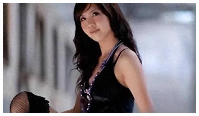 “最美裸模”张筱雨，22岁就拍了21套私密写真，40岁仍孤身