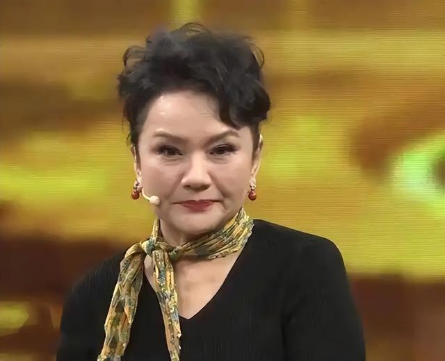 王静，抛弃一切和聂卫平结婚，离婚后独自抚养儿子，66岁孤身一人