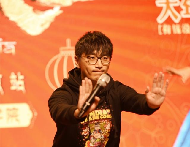 《大闹天竺》南京站 柳岩：夺白客小岳岳银幕初吻