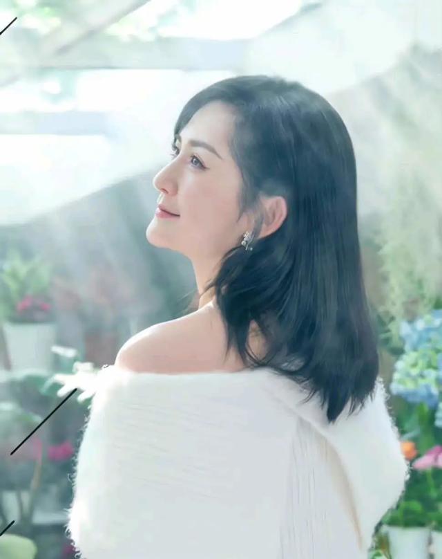 杜海涛沈梦辰官宣领证，谢娜最后一个送祝福，被网友质疑感情不和