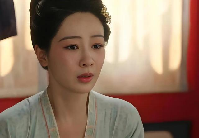 央媒接连锐评杨紫,言辞犀利,不提演技,却句句说到观众的心坎里