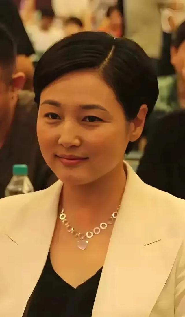 被称为“男人婆”的张延，美到恰如其分，知性且优雅，实力派演员