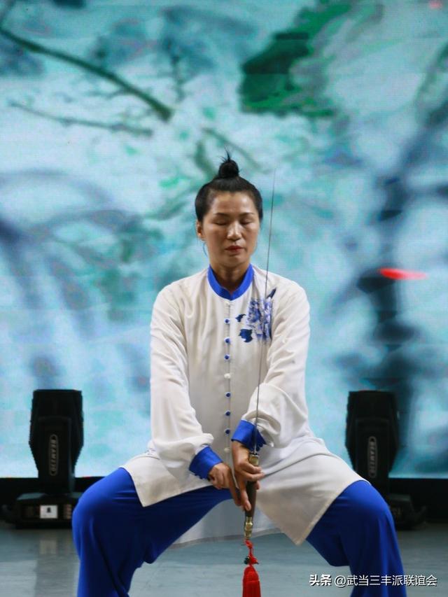 练太极拳2、3年后,为何很多人都会偷偷去学武当太极剑和玄门剑?