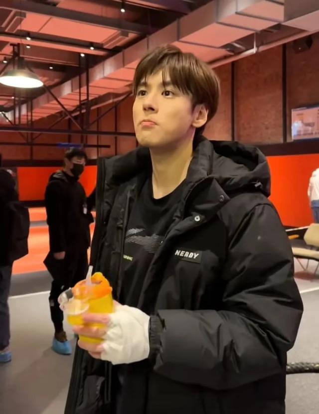 看了《国色芳华》才被帅到新生小生魏哲鸣你喜欢吗？