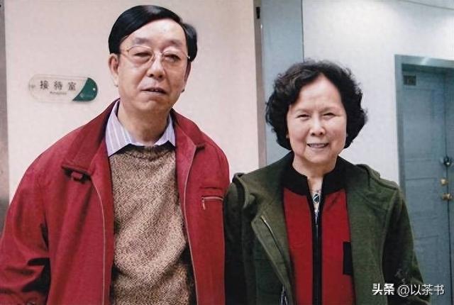 带三个娃嫁小14岁丈夫，她病逝7年后，丈夫王崇秋的做法令人感动