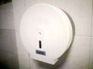 七岁女(听完七岁女儿厕所“自救”故事，杭州小学生妈妈裂开了)