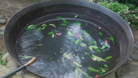 世界上一种奇葩洗浴方式：用铁锅炖自己，没几个人敢轻易尝试