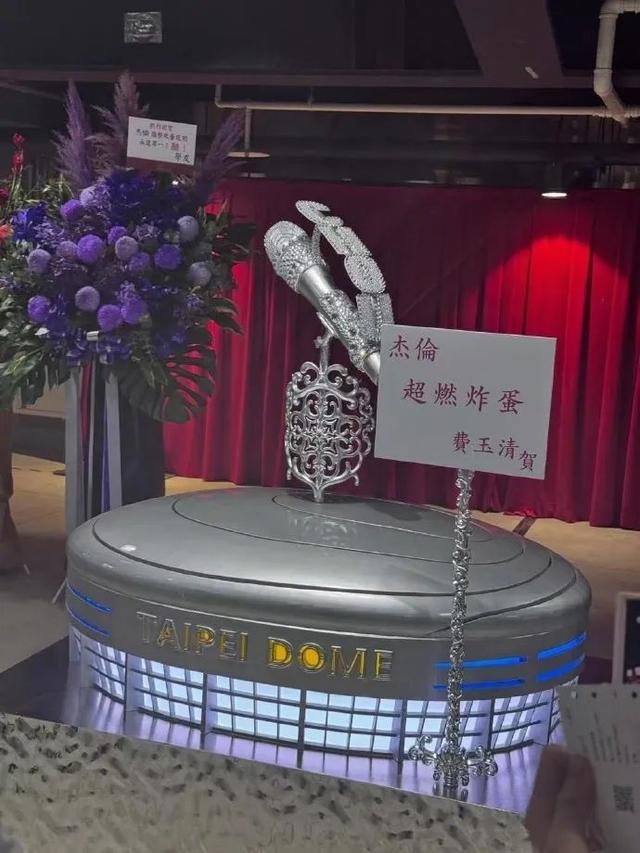 周杰伦再澄清父亲家暴：都被误会了