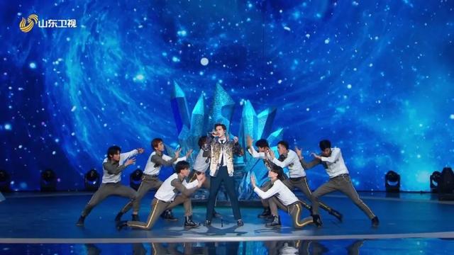 山东春晚冲上热搜！张韶涵激情献唱斗罗大陆主题曲《破茧》！燃炸！整期回看→