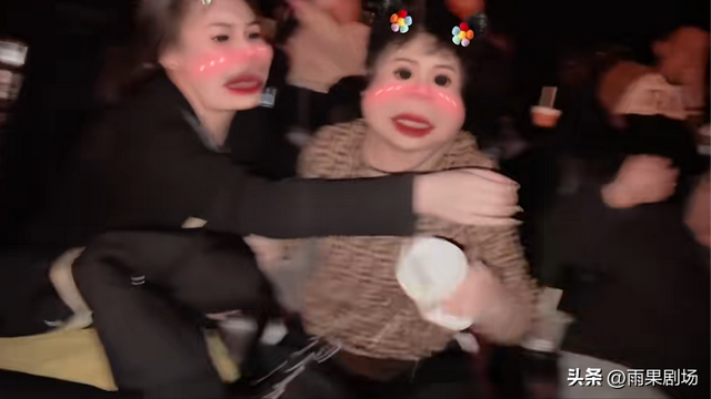 倚老卖老！新疆老太影院对女子大打出手，网友：哪吒3魔奶闹影院