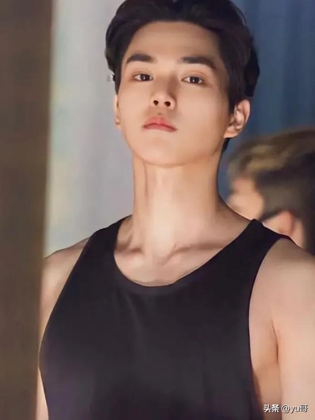 韩国演员宋江即将入伍并分享剃头照，仍然是帅气阳光大男孩