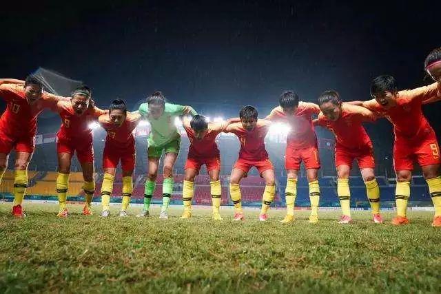 铿锵玫瑰请回答1999:如果那一年,我们拿了冠军呢?