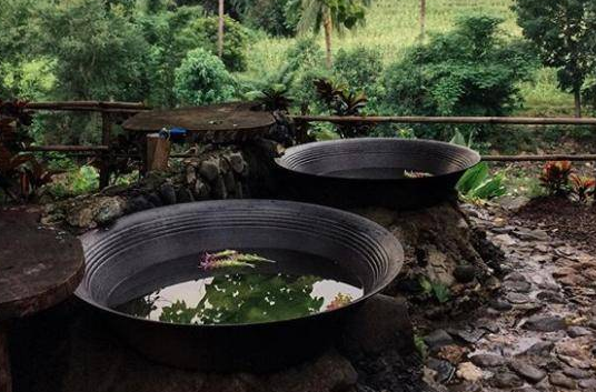 世界上一种奇葩洗浴方式：用铁锅炖自己，没几个人敢轻易尝试