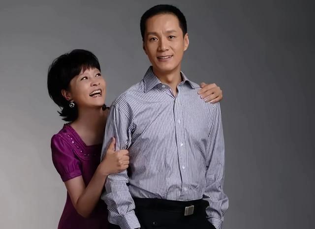 深藏不露：这几对夫妻竟然都是国家一级演员，有的是从校服到婚纱