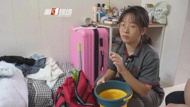 00后女大学生毕业做保洁，春节前每天干超八小时，日赚350元