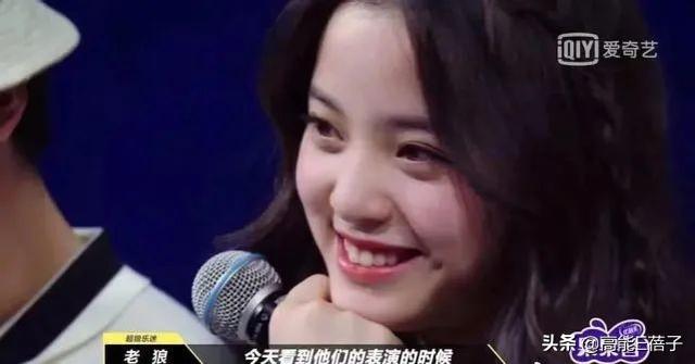 王源染粉色头发，再次引发网友猜测，和欧阳娜娜疑似真的恋爱中？