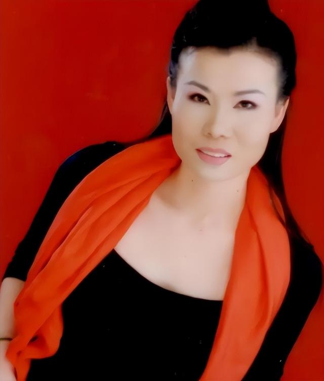 她从高烧再到离世仅16天，带病参加春晚，最后的时间也留在舞台上