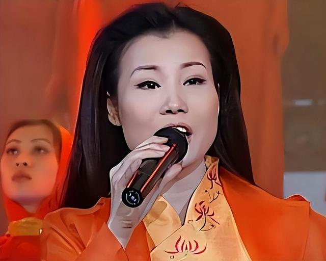 她从高烧再到离世仅16天，带病参加春晚，最后的时间也留在舞台上