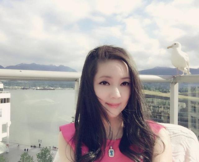 87版《红楼梦》薛宝钗晒近照,54岁肤白貌美身家过亿至今依然单身