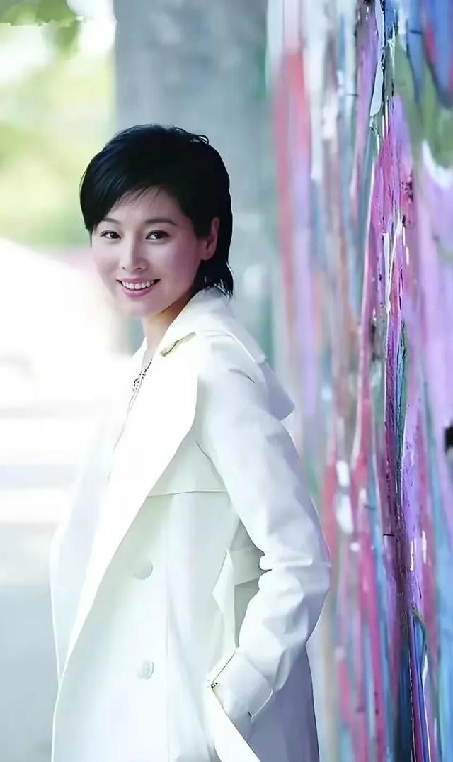 被称为“男人婆”的张延，美到恰如其分，知性且优雅，实力派演员