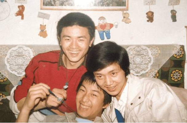 刘奕君：人生低谷期净身出户，二婚娶小娇妻终获幸福