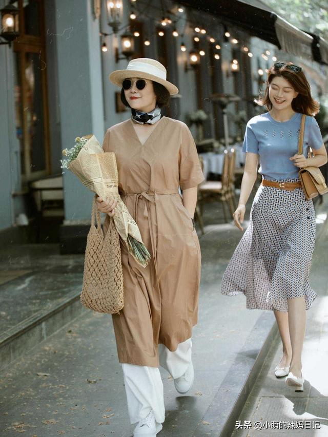 若你刚过50岁，要远离这3种“妈妈装”！这样穿才够优雅、气质