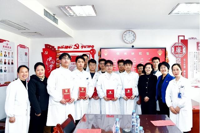 扬鞭奋进正当时，不负韶华展风采！南昌大学二附院分子医学江西省重点实验室举办2024年终表彰大会