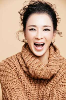 周显欣(周显欣写真大片曝光 凸显寒冬中温柔之美)