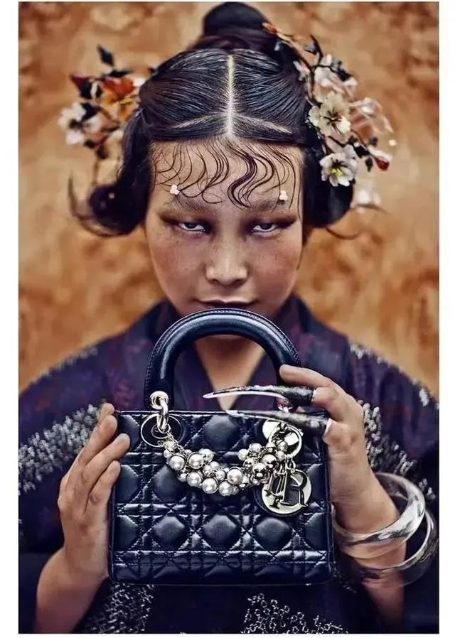 “眯眯眼”事件还在发酵，其实比眼梢更上挑的，是所谓的“东方主义”……