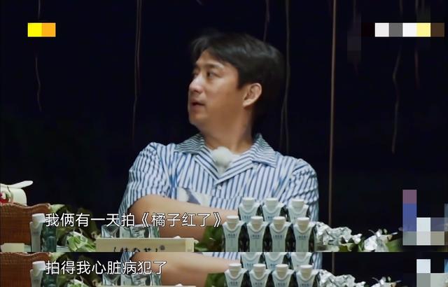 周迅大方素颜出镜，肤质暗沉但紧致，自揭目击黄磊心脏病发被抬走