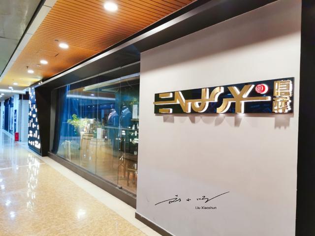 海南三亚最美的网红酒吧，开在“海天盛筵港”旁，游客抢着来打卡