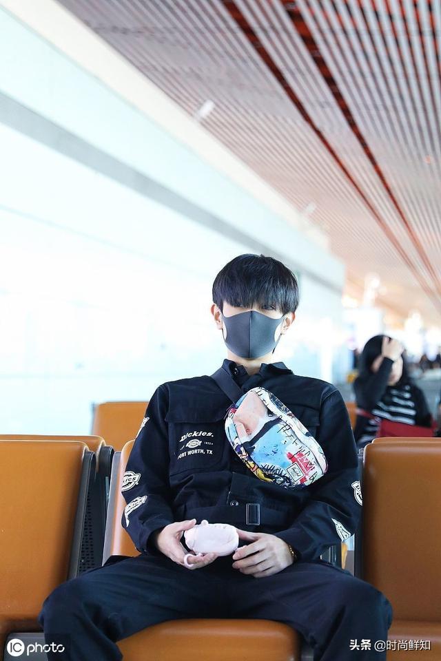 “眼神杀”！靖佩瑶黑色look帅气有型，眼神犀利秒控全场