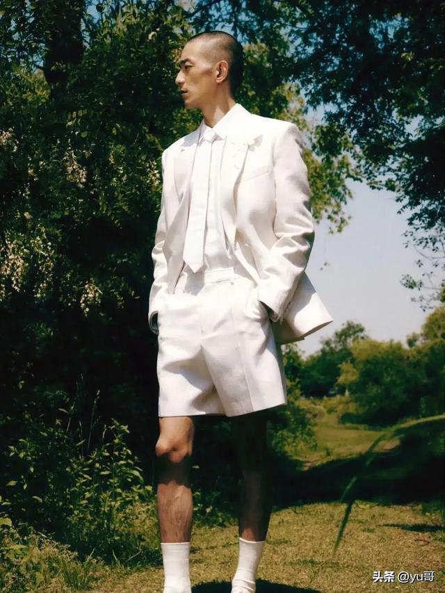 韩国男模朴成镇拍摄夏日写真集，潇洒不羁的帅气散发着荷尔蒙气息