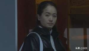 中国式离婚大结局(重温《中国式离婚》顿悟，娟子雨中失态，揭开了宋建平离婚的真相)