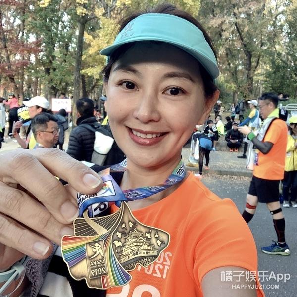 还记得《倚天屠龙记》里的小昭吗？44岁竟然活得如此精彩