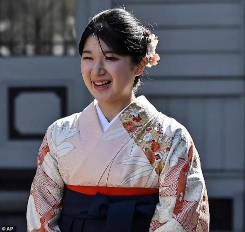 日本皇室最美公主：29岁佳子漂亮却小家子气，远不如爱子气场强大