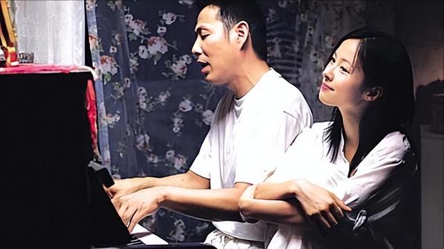 干爹陈道明干哥佟大为，在男人堆里游刃有余，“顶级绿茶”现行记