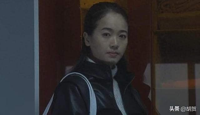 重温《中国式离婚》顿悟，娟子雨中失态，揭开了宋建平离婚的真相