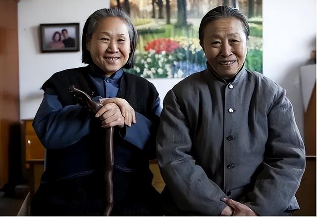 苇青：60岁被儿子带入演艺圈,73岁成“百亿老太”,现在比儿子还红