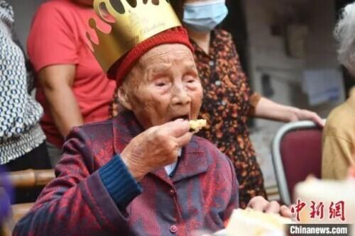 121岁，六世同堂，这样的生日宴真让人羡慕