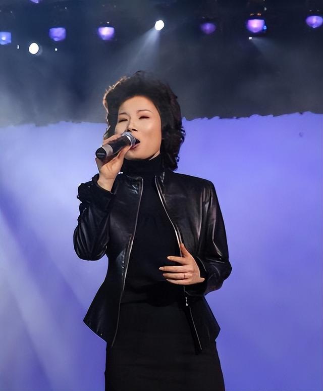 她从高烧再到离世仅16天，带病参加春晚，最后的时间也留在舞台上