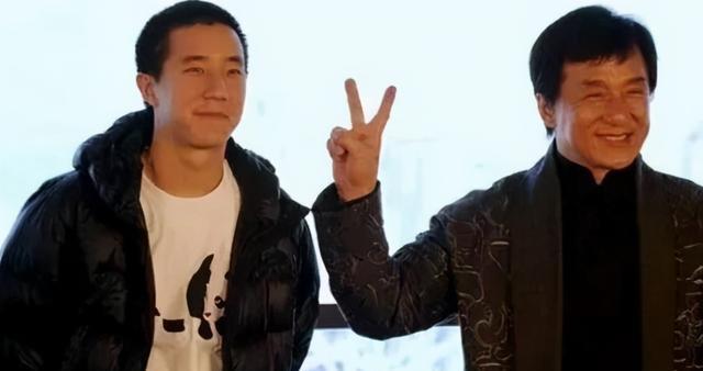 成龙真名陈港生，父亲陈志平曾是戴笠的手下，改名房道龙实属无奈